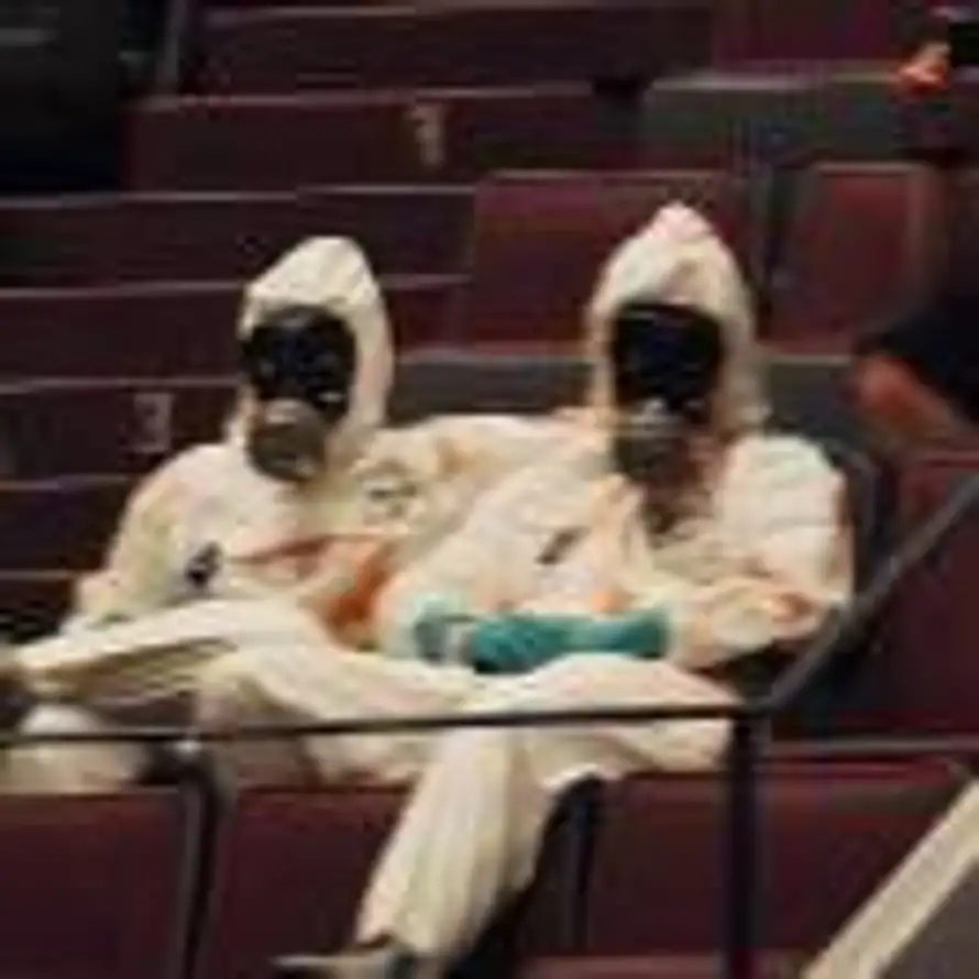 用户青红造了个白的头像