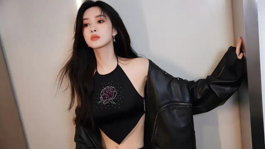 4k女明星壁纸-孟子义壁纸和肚兜写真-免费下载「哲风壁纸」