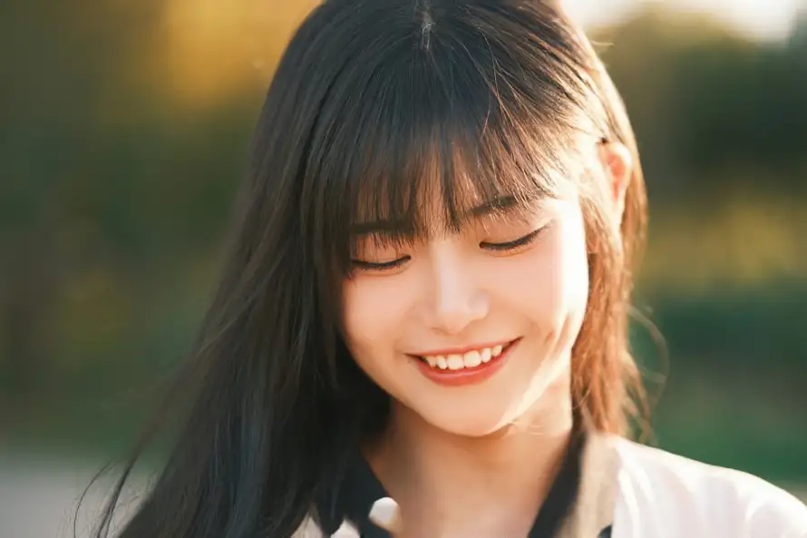 4k少女壁纸-少女微笑 - 自然-户外阳光热门的壁纸「哲风壁纸」