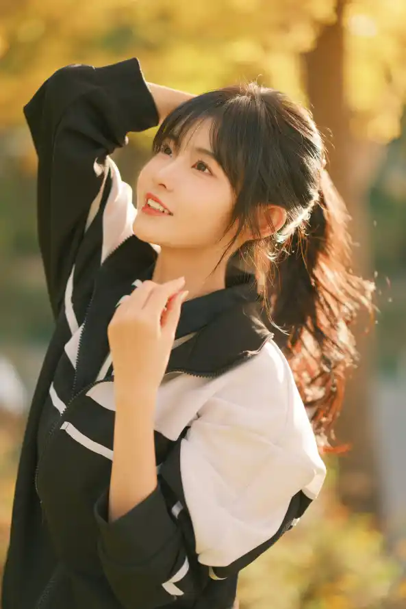 4k校服壁纸 - 笑容 - 校服女生 - 清新背景「哲风壁纸」