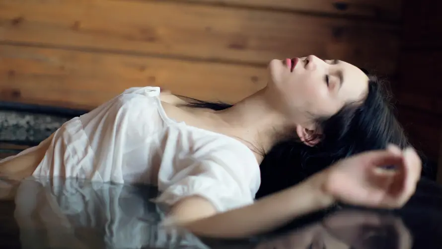 4k女生壁纸-白上衣壁纸和背景-壁纸推荐「哲风壁纸」