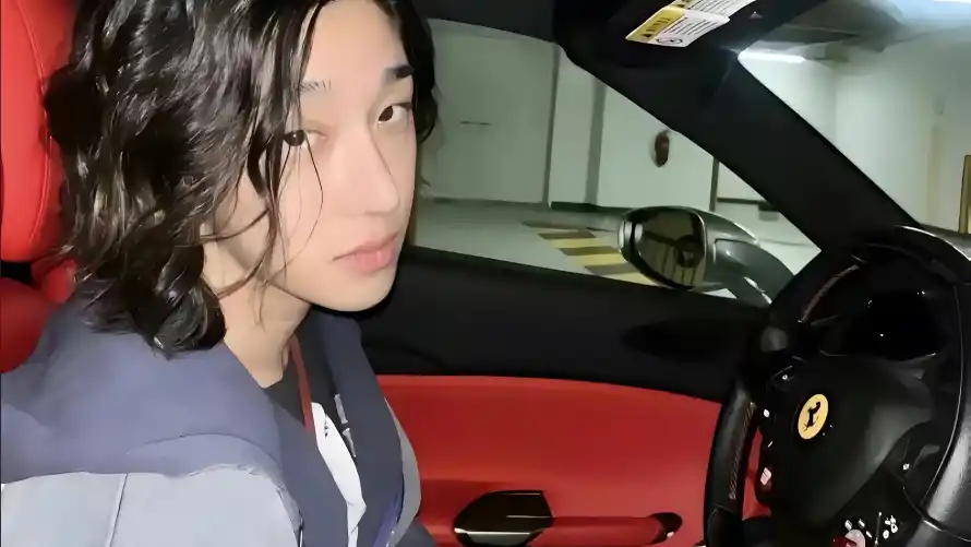 4k人物壁纸-李圣俊和跑车-Loren李圣俊「哲风壁纸」