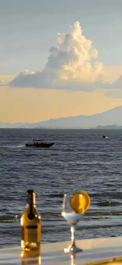 4k海景壁纸 - 酒 - 海面 - 船只「哲风壁纸」