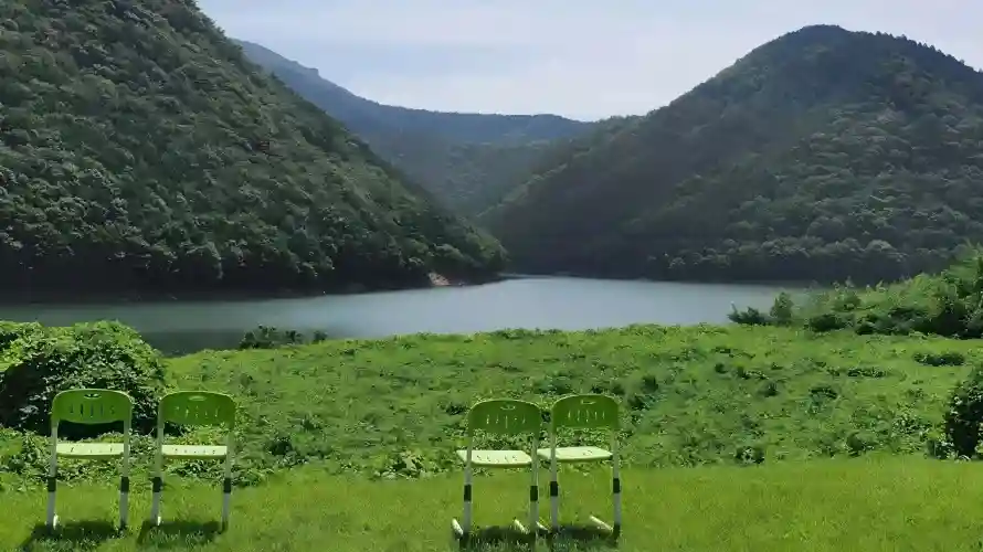 3k山水壁纸-踏青 - 湖畔-免费下载「哲风壁纸」