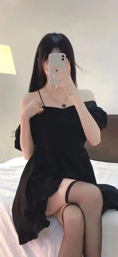 4k美女壁纸 - 自拍 - 黑裙 - 性感穿搭「哲风壁纸」