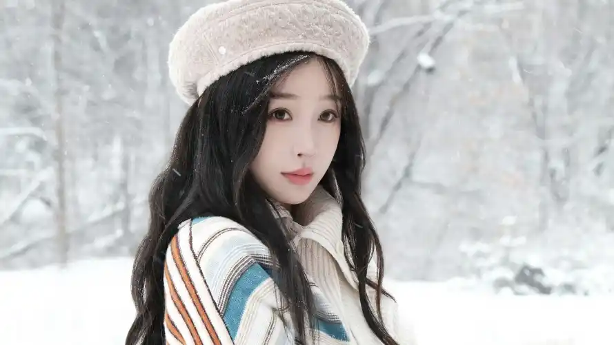 5k时尚壁纸-女明星壁纸和雪地-冬季造型免费下载「哲风壁纸」