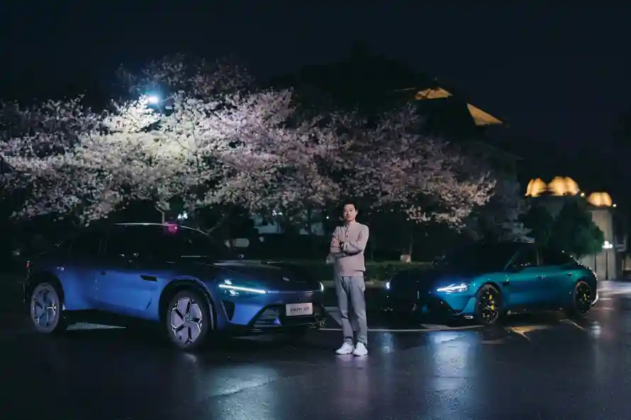 6k夜景壁纸-雷军与车和雷军-小米suv「哲风壁纸」