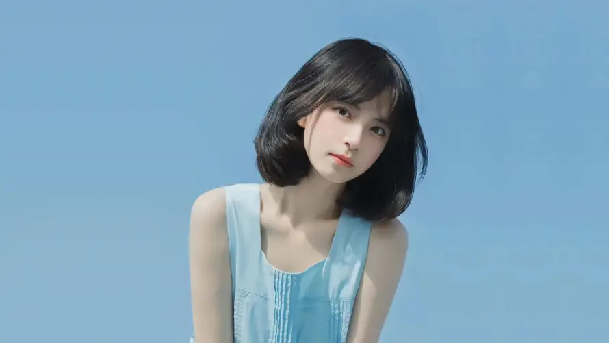 5k少女壁纸-温润可人与清新-蓝色背景热门的壁纸「哲风壁纸」