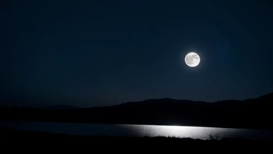 2k夜景壁纸-湖泊与月影-热门的壁纸「哲风壁纸」