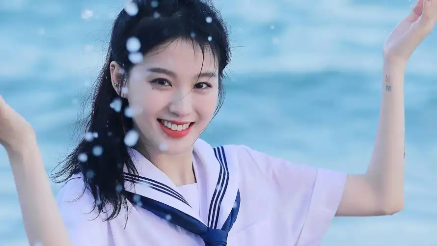 2k美女壁纸-夏日风情壁纸和魅力-水花少女免费下载「哲风壁纸」