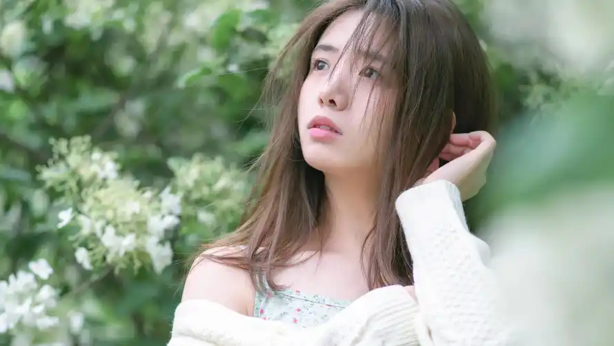 2k美女壁纸-户外场景和魅力-森林花海壁纸分享「哲风壁纸」