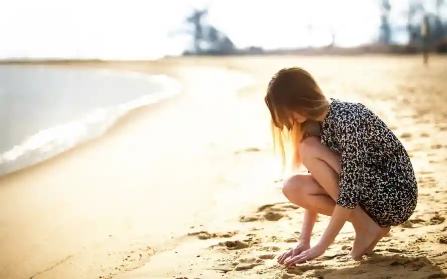 2k海滩壁纸-夏日海景和美女-夕阳沙滩壁纸推荐「哲风壁纸」