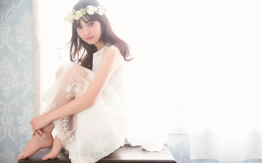 2k清纯壁纸-室内写真 - 美女-少女花环壁纸推荐「哲风壁纸」
