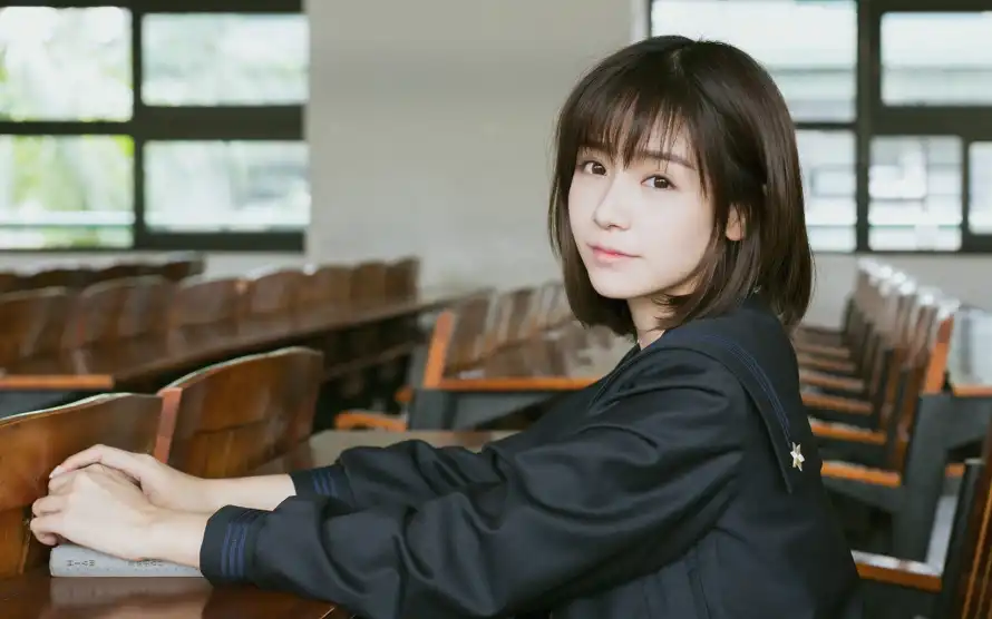 2k日系壁纸-少女写真与美女-教室场景热门的壁纸「哲风壁纸」
