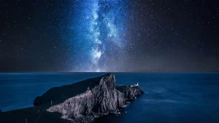 4k夜景壁纸-深夜海景 - 岩石-璀璨夜空壁纸推荐「哲风壁纸」