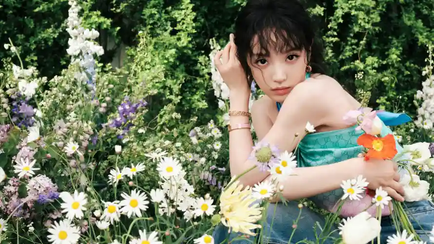 6k写真壁纸-花丛与美女-壁纸推荐「哲风壁纸」