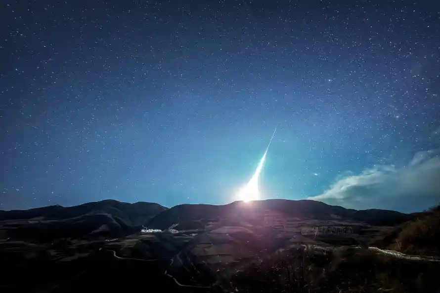 3k夜晚壁纸-火流星 - 星空-夜晚山景壁纸推荐「哲风壁纸」