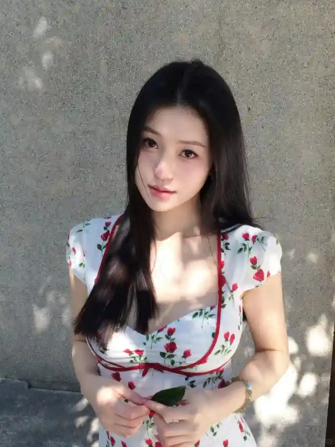 4k碎花裙壁纸 - 夏日碎花 - 少女写真 - 时尚穿搭「哲风壁纸」
