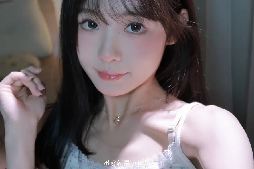 5k少女壁纸-yes与室内自拍-少女头像「哲风壁纸」
