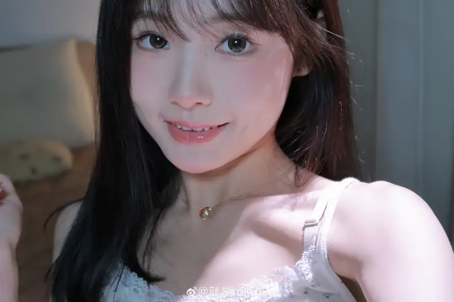 5k室内壁纸-yes壁纸和少女-白色服饰壁纸分享「哲风壁纸」