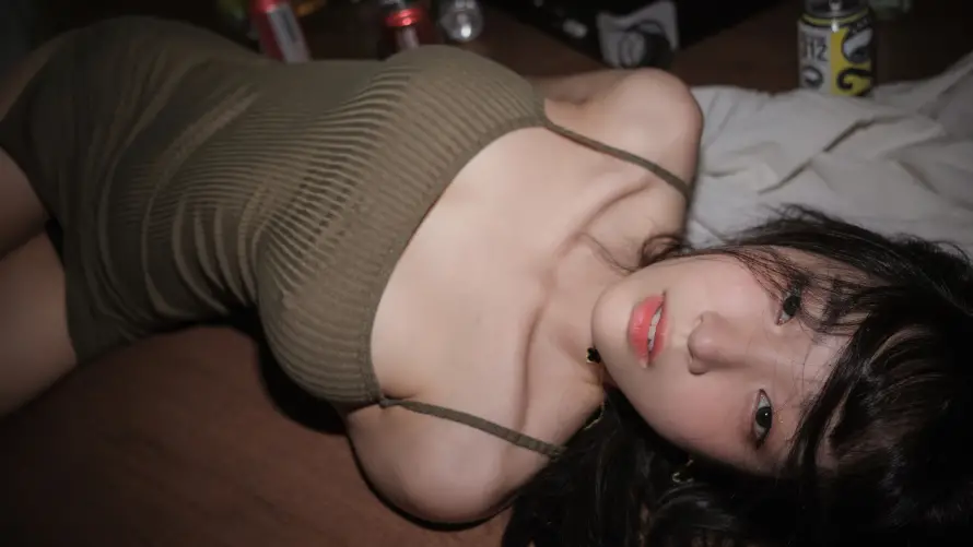 6k卧室壁纸-男朋视角和少女-热门的壁纸「哲风壁纸」