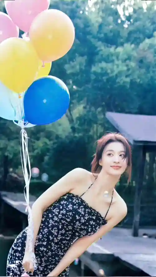 4k美女壁纸 - 王楚然 - 夏日氛围 - 彩色气球「哲风壁纸」