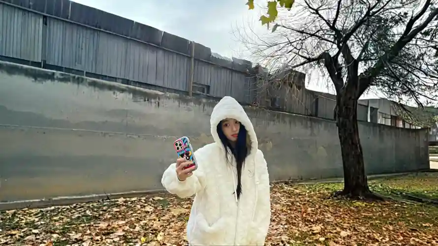 4k美女壁纸 - 王楚然 - 围墙场景 - 户外自拍「哲风壁纸」 4k美女壁纸 - 王楚然 - 围墙场景 - 户外自拍「哲风壁纸」