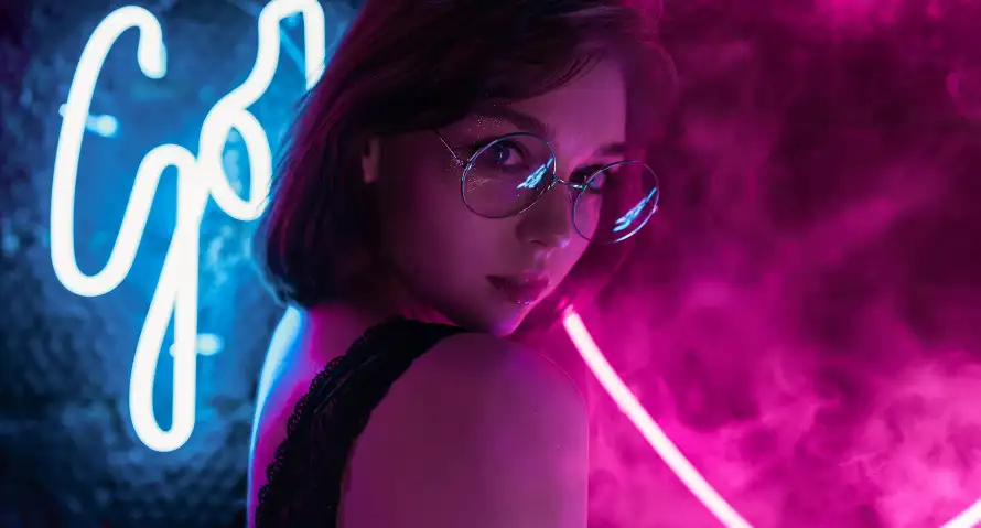 3k少女壁纸-个性少女 - 眼镜-时尚少女热门的壁纸「哲风壁纸」