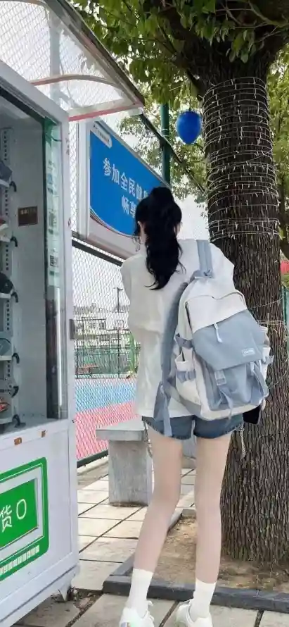 4k树木壁纸 - 美女 - 街拍 - 公交站「哲风壁纸」
