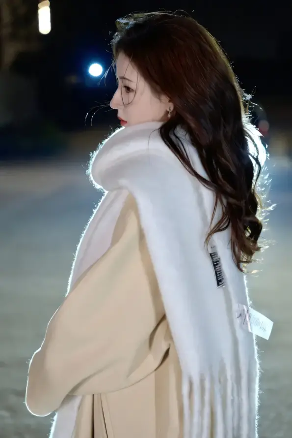 4k夜景壁纸 - 长发 - 女明星 - 张予曦「哲风壁纸」