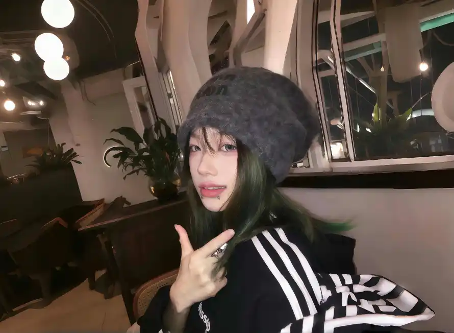 4k室内壁纸 - 时尚 - 绿发 - 绿色「哲风壁纸」 4k室内壁纸 - 时尚 - 绿发 - 绿色「哲风壁纸」