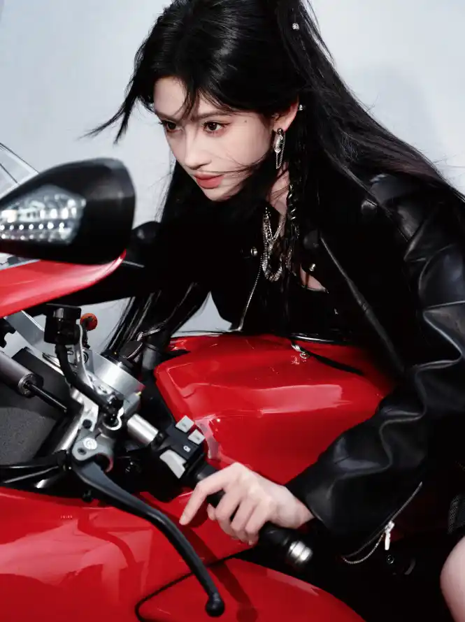 4k美女壁纸 - 酷飒 - 鞠婧祎 - 黑色长发「哲风壁纸」