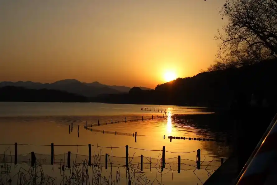 4k倒影壁纸 - 夕阳 - 湖面 - 落日「哲风壁纸」 4k倒影壁纸 - 夕阳 - 湖面 - 落日「哲风壁纸」