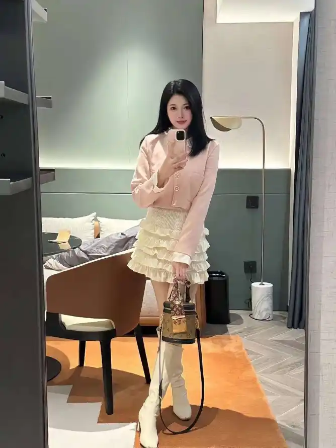 4k室内壁纸 - 美女 - 自拍 - 手机壁纸「哲风壁纸」