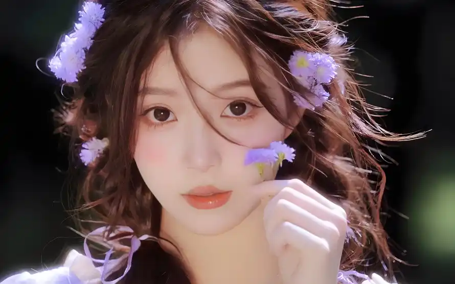 4k卷发壁纸-真人美女与淡妆-花系少女热门的壁纸「哲风壁纸」