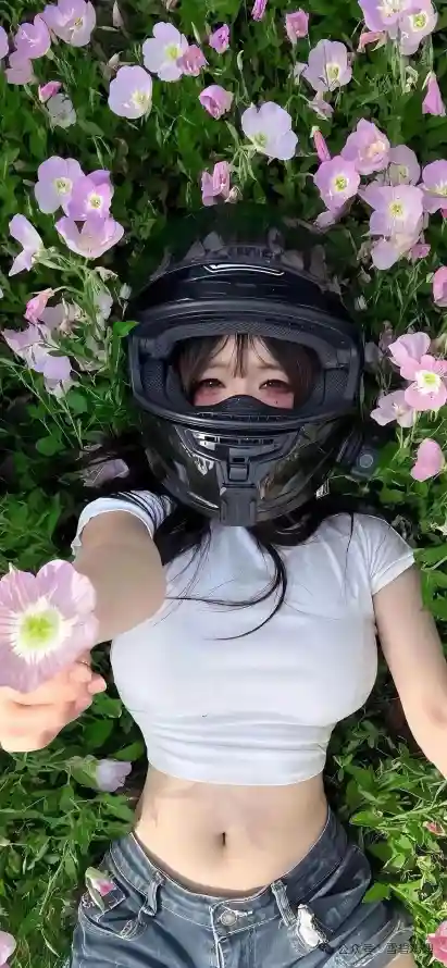 4k户外壁纸 - 白衣 - 草地 - 牛仔裤「哲风壁纸」