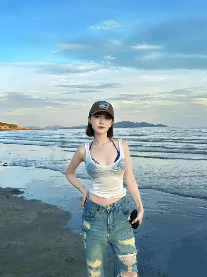 4k海滩壁纸 - 蓝天 - 手机壁纸 - 海边美女「哲风壁纸」