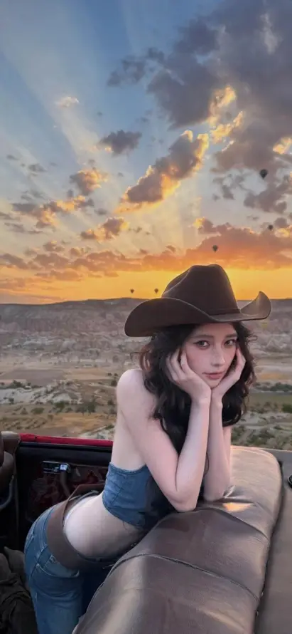 4k晚霞壁纸 - 汽车 - 沙漠 - 黄昏「哲风壁纸」