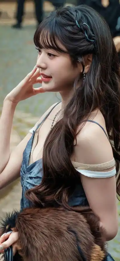 4k魅力壁纸 - 手机壁纸 - 毛绒配饰 - 长发美女「哲风壁纸」