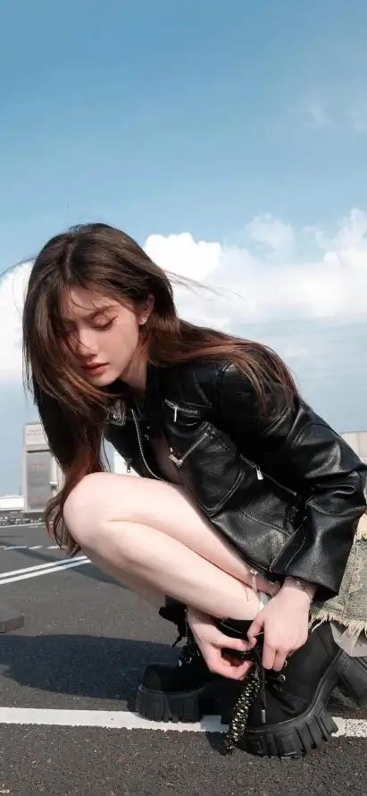 4k户外壁纸 - 蓝天 - 系鞋带 - 手机壁纸「哲风壁纸」