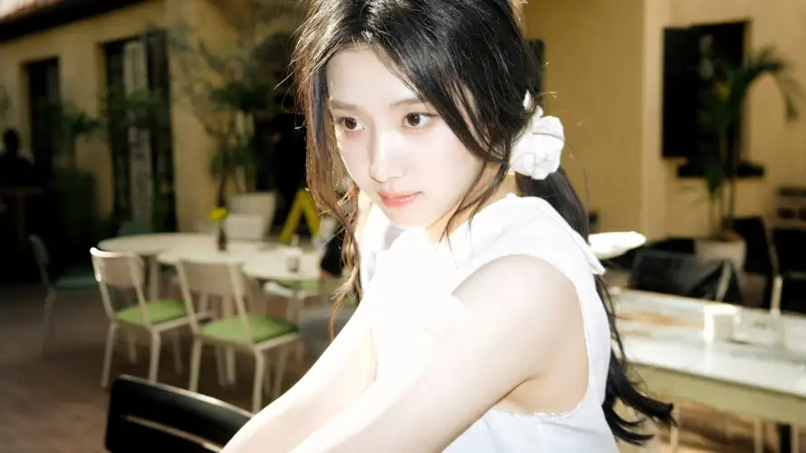 4k户外壁纸 - 白衣 - 长发 - 卢昱晓「哲风壁纸」