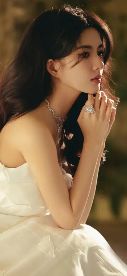 4k戒指壁纸 - 礼服 - 长发 - 项链「哲风壁纸」