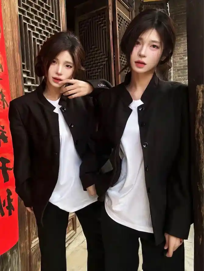 4k姐妹壁纸 - 双胞胎 - 中式背景 - 妹妹秀儿「哲风壁纸」