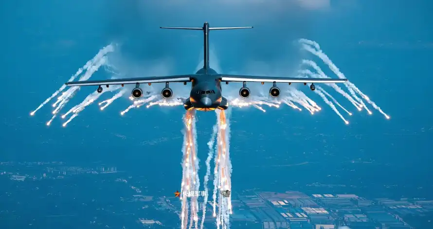 4k军事壁纸 - 空中 - 蓝天 - 大飞机「哲风壁纸」 4k军事壁纸 - 空中 - 蓝天 - 大飞机「哲风壁纸」