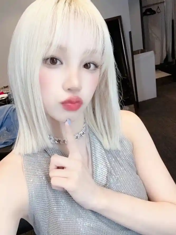 4k宋雨崎壁纸 - 依旧可爱 - 可爱妆容 - 室内自拍「哲风壁纸」