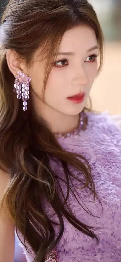 4k红唇壁纸 - 长发 - 华丽耳饰 - 手机壁纸「哲风壁纸」