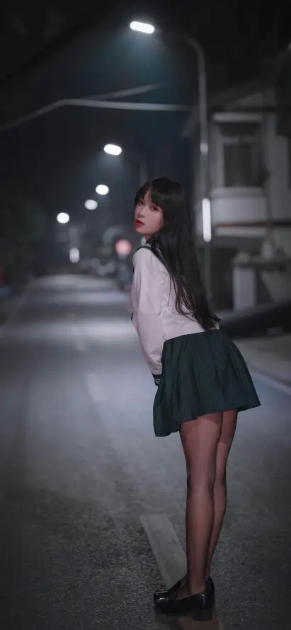 4k绿裙壁纸 - 黑丝 - 白衬衫 - 夜色街道「哲风壁纸」