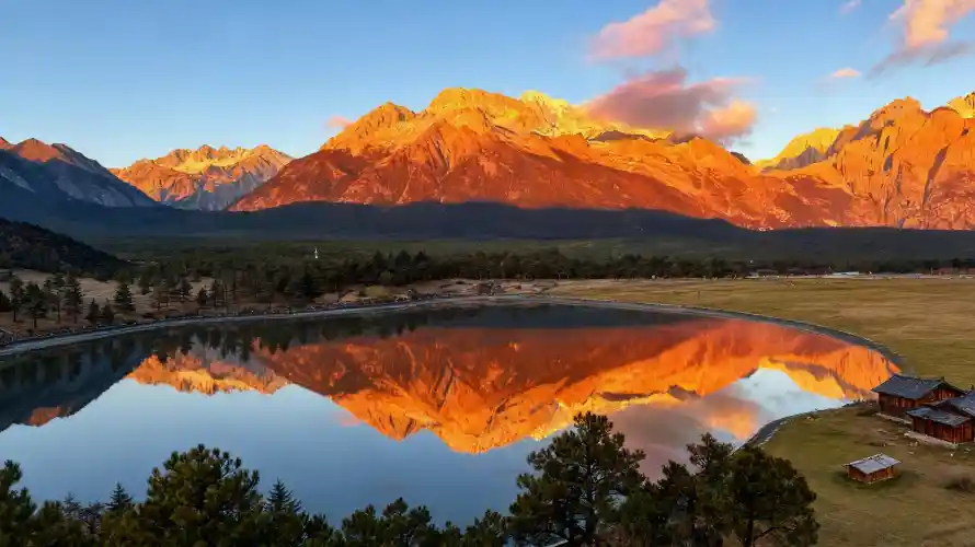 4k雪山壁纸 - 山川美景 - 日照金山 - 湖泊倒影「哲风壁纸」