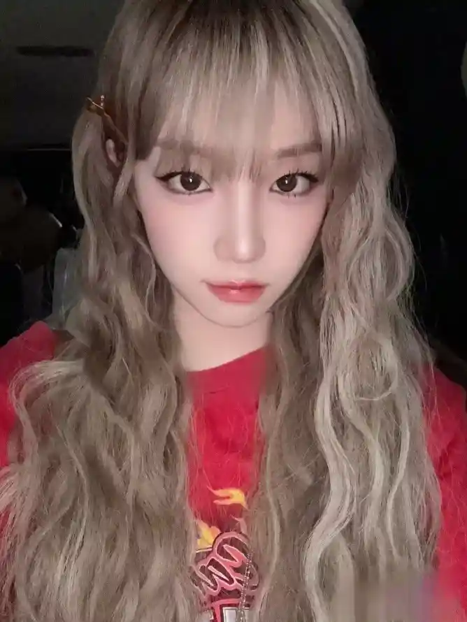 4k卷发壁纸 - 可爱 - 妆容 - 甜妹「哲风壁纸」