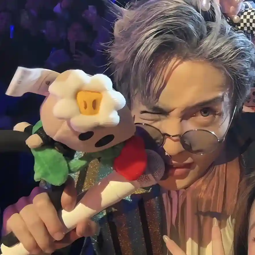 4k银发壁纸 - 演唱会 - 薛之谦 - 麦克风「哲风壁纸」